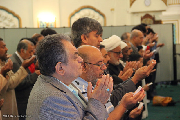 Muslims observe al-Adha recitations in Islamic Center of England