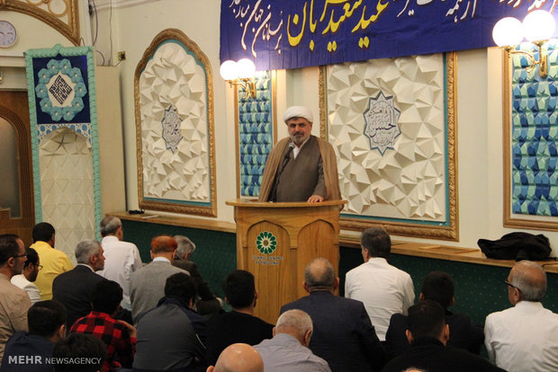 Muslims observe al-Adha recitations in Islamic Center of England