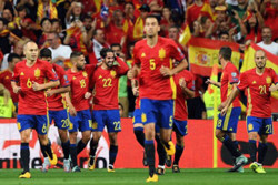پیروزی قاطعانه اسپانیا برابر ایتالیا/ ماتادورها صدرنشین ماندند