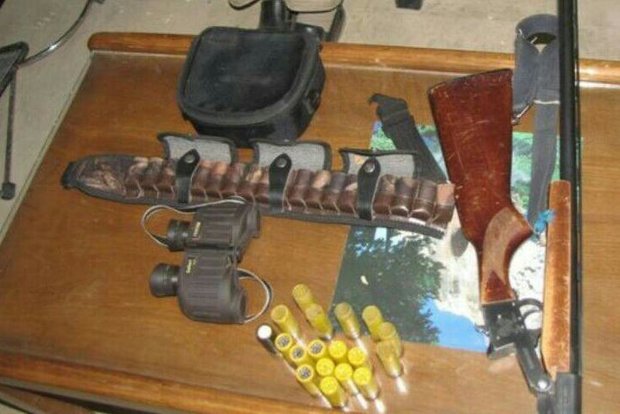 دستگیری ۳ شکارچی و کشف دو قبضه اسلحه غیرمجاز از آن‌ها در خرم‌آباد