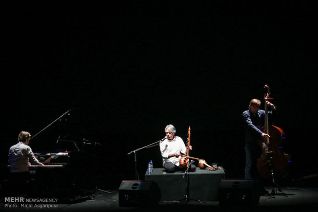 Kayhan Kalhor, Rembrandt Trio jointly perform in Tehran