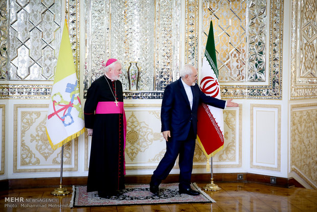 Iranian FM meets with Vatican counterpart