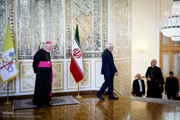 Iranian FM meets with Vatican counterpart