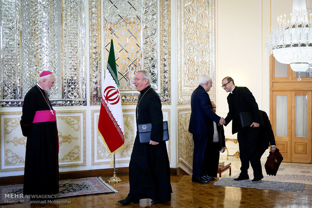 Iranian FM meets with Vatican counterpart