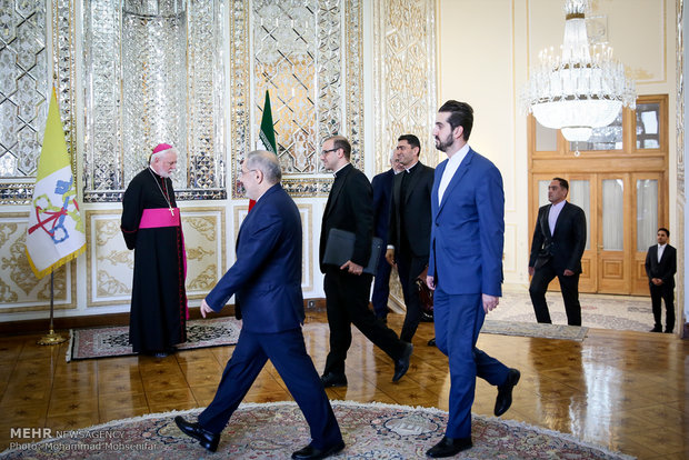 Iranian FM meets with Vatican counterpart