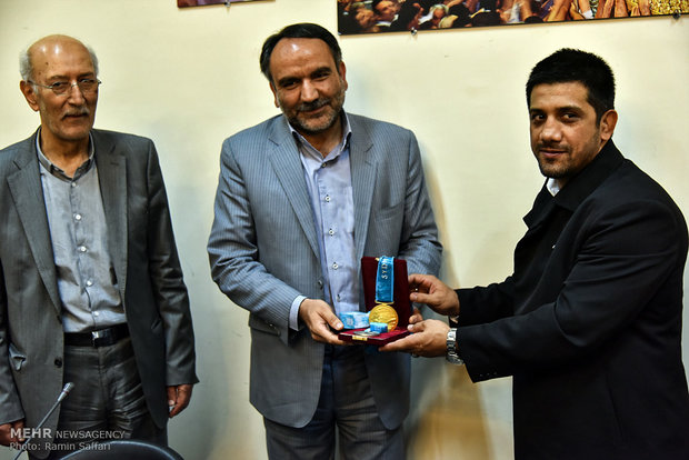 Former wrestling champ. bestows medals to Imam Reza museum