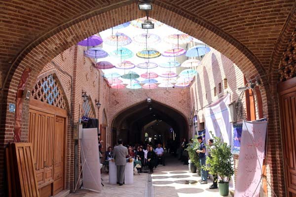 اولین بازارچه صنایع‌دستی در قلب تهران را روز به روز تقویت می کنیم