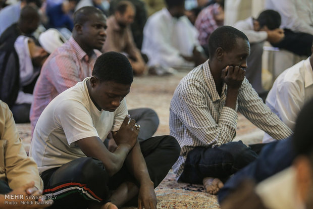 People at holy shrine protest crimes against Rohingya Muslims