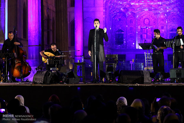 Şehram Nazeri'den İsfahan'da coşkulu konser