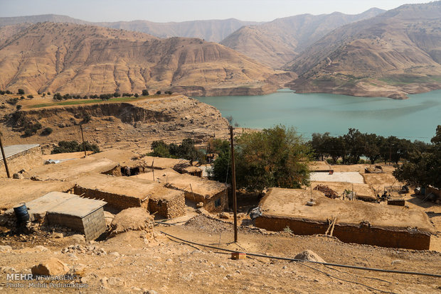 کوچ اجباری روستای میراحمد غریبی ها 