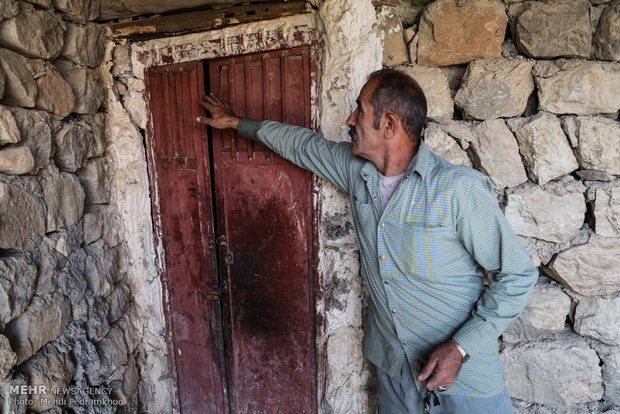 کوچ اجباری روستای میراحمد غریبی ها 