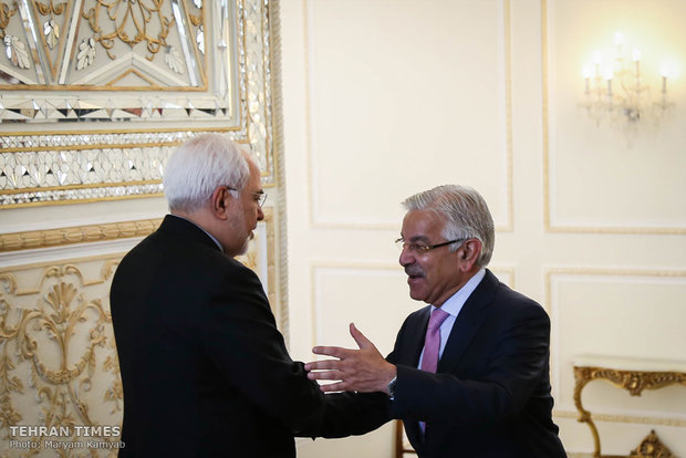 Zarif receives Pakistani counterpart in Tehran