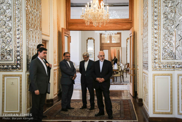 Zarif receives Pakistani counterpart in Tehran