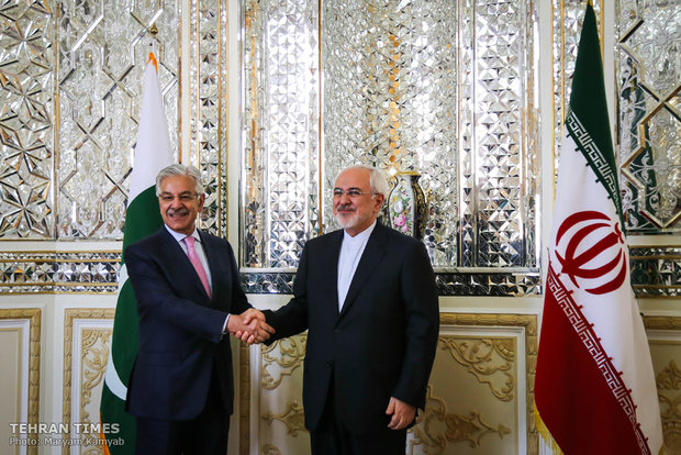 Zarif receives Pakistani counterpart in Tehran