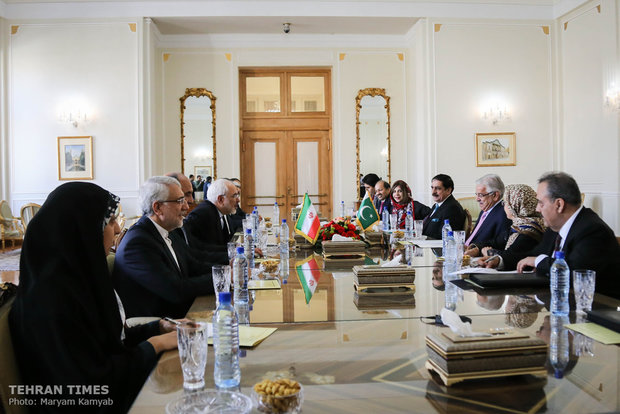 Zarif receives Pakistani counterpart in Tehran