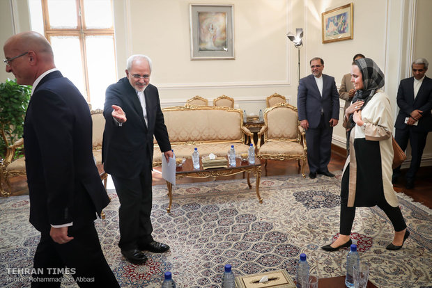 Iran's Zarif meets foreign ambassadors in Tehran