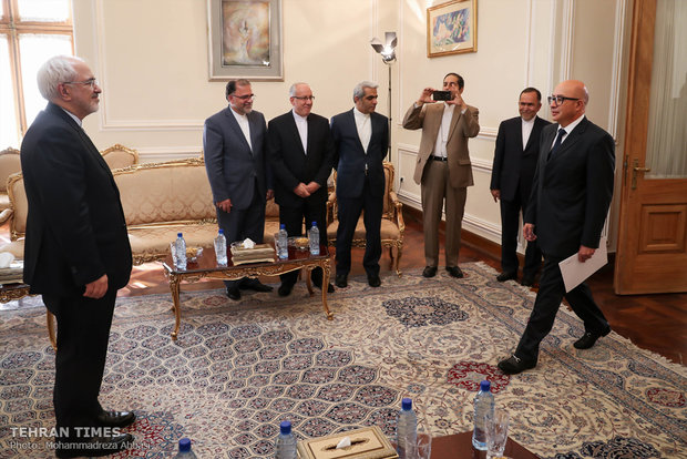 Iran's Zarif meets foreign ambassadors in Tehran