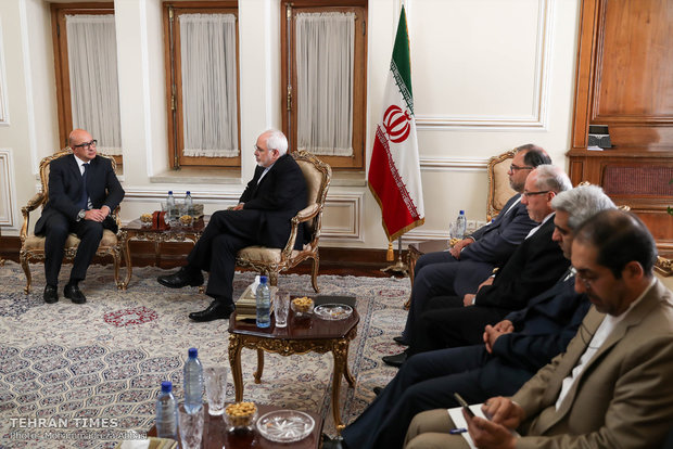 Iran's Zarif meets foreign ambassadors in Tehran