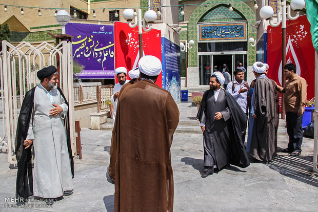 تجمع اعتراضی طلاب خارجی جامعه المصطفی العالمیه نسبت به کشتار مسلمانان میانمار در قم