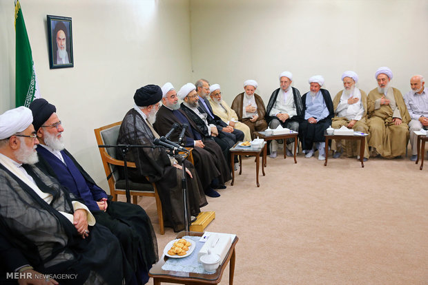 Leader receives Expediency Council's new members