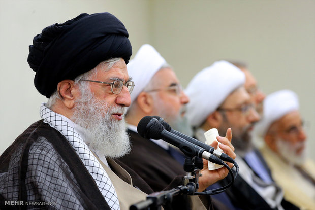 إجتماع قائد الثورة الاسلامية مع رئيس واعضاء الدورة الجديدة لمجمع تشخيص مصلحة النظام في إيران