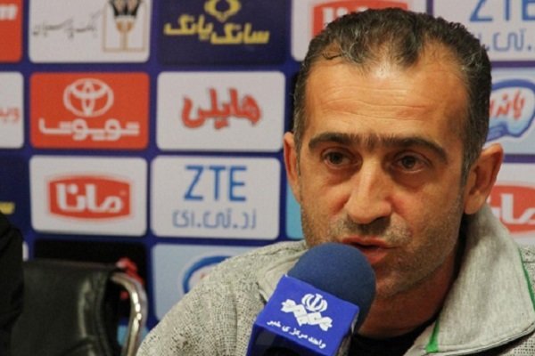 نباید به خاطر پرسپولیس به ما فشار بیاید/ بازیکنانم تحلیل رفتند فراز کمالوند - کراپشده