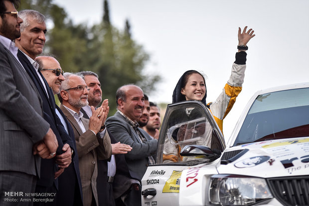 İran'daki ralli yarışmasının kapanış töreni