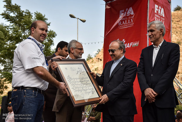 İran'daki ralli yarışmasının kapanış töreni