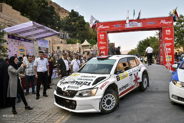 İran'daki ralli yarışmasının kapanış töreni