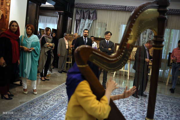 Iranian mosaic art expo., S Korean music held in Tehran