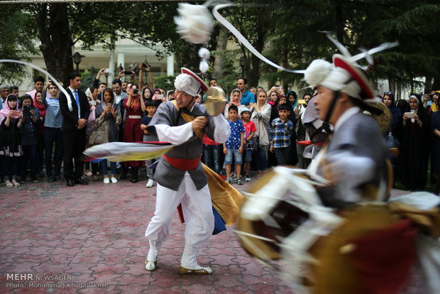 Iranian mosaic art expo., S Korean music held in Tehran