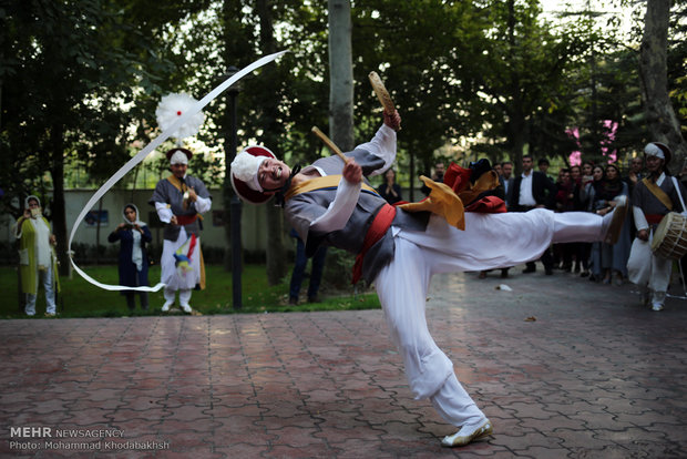 Iranian mosaic art expo., S Korean music held in Tehran