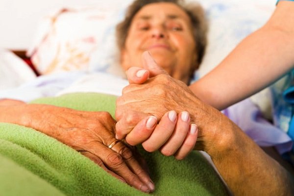 ۸۰۰هزار سالمند ایرانی آلزایمر دارند/زوال عقل هفتمین علت مرگ و میر