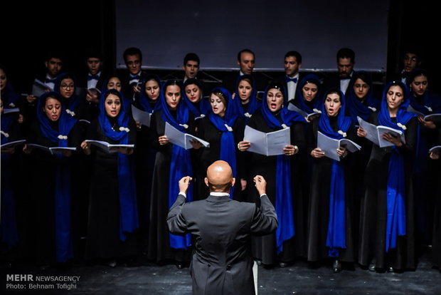 İran'da tiyatro akademisinin kutlama töreni