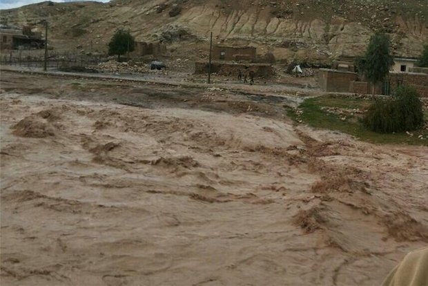 سقوط پژو در رودخانه «کشکان»/ ۴ نفر غرق شدند