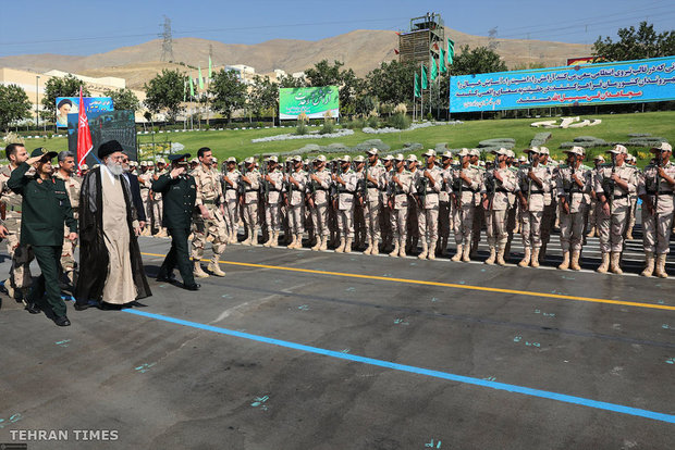 Ayatollah Khamenei attend graduation ceremony at Police Academy