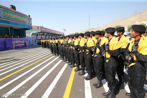 Ayatollah Khamenei attend graduation ceremony at Police Academy