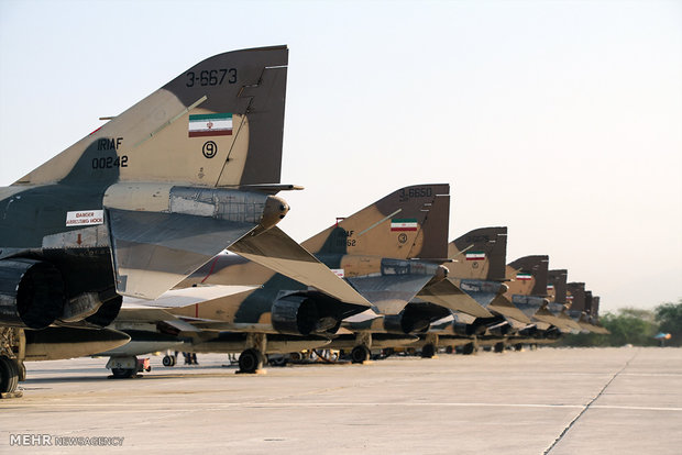 مناورات القوات الجوية الإيرانية في مدينة "بندرعباس"