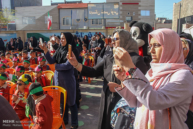 جشن شکوفه ها در دبستان شمس طوس شهرستان بیرجند‎