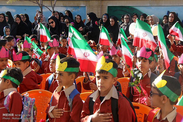 جشن شکوفه ها در دبستان شمس طوس شهرستان بیرجند‎