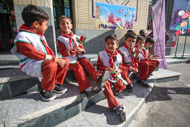 جشن شکوفه ها در دبستان شمس طوس شهرستان بیرجند‎