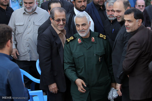 Gen. Soleimani attends service ceremony of martyr in N Iran