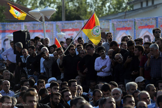 Gen. Soleimani attends service ceremony of martyr in N Iran