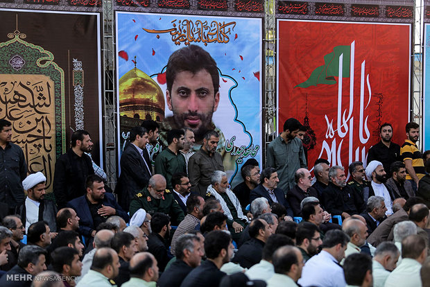 Gen. Soleimani attends service ceremony of martyr in N Iran