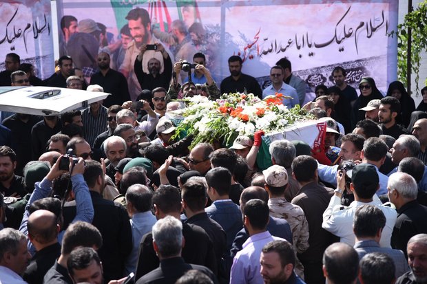 پیکر مادر شهیدان «آجرلو» در کرج تشییع شد