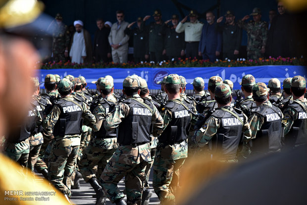رژه نیرو های مسلح در مشهد / رامین صفاری