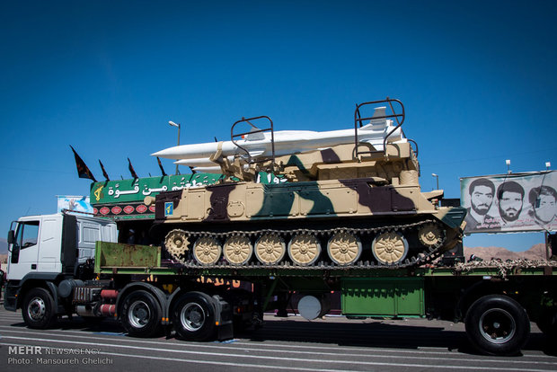 عرض "اس 300" و"تلاش" في الاستعراض العسكري للقوات المسلحة الايرانية