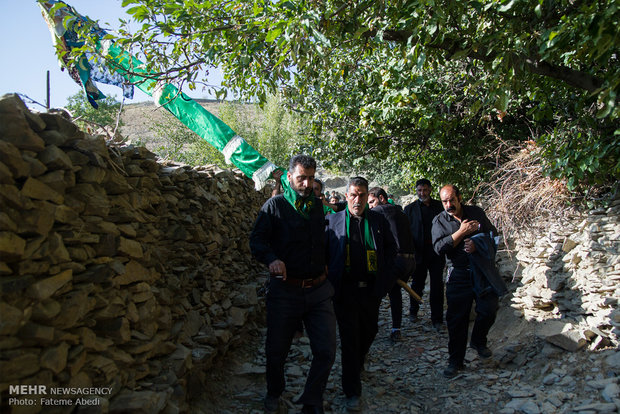 آیین علم گردانی روستای هزاوه