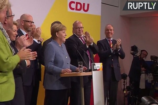 Merkel wins majority despite losing some Bundestag seats