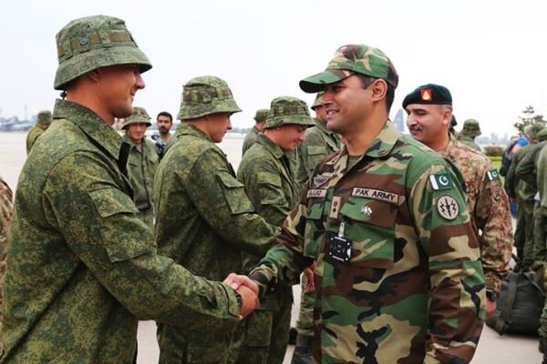 روسی فوج کا دستہ پاکستان پہنچ گیا